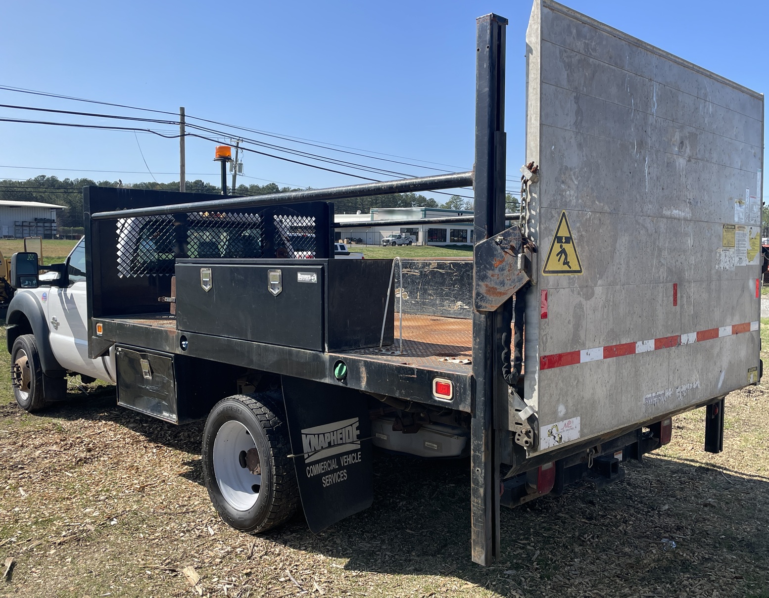 2013 FORD F550 Flatbed Liftgate - Image 7